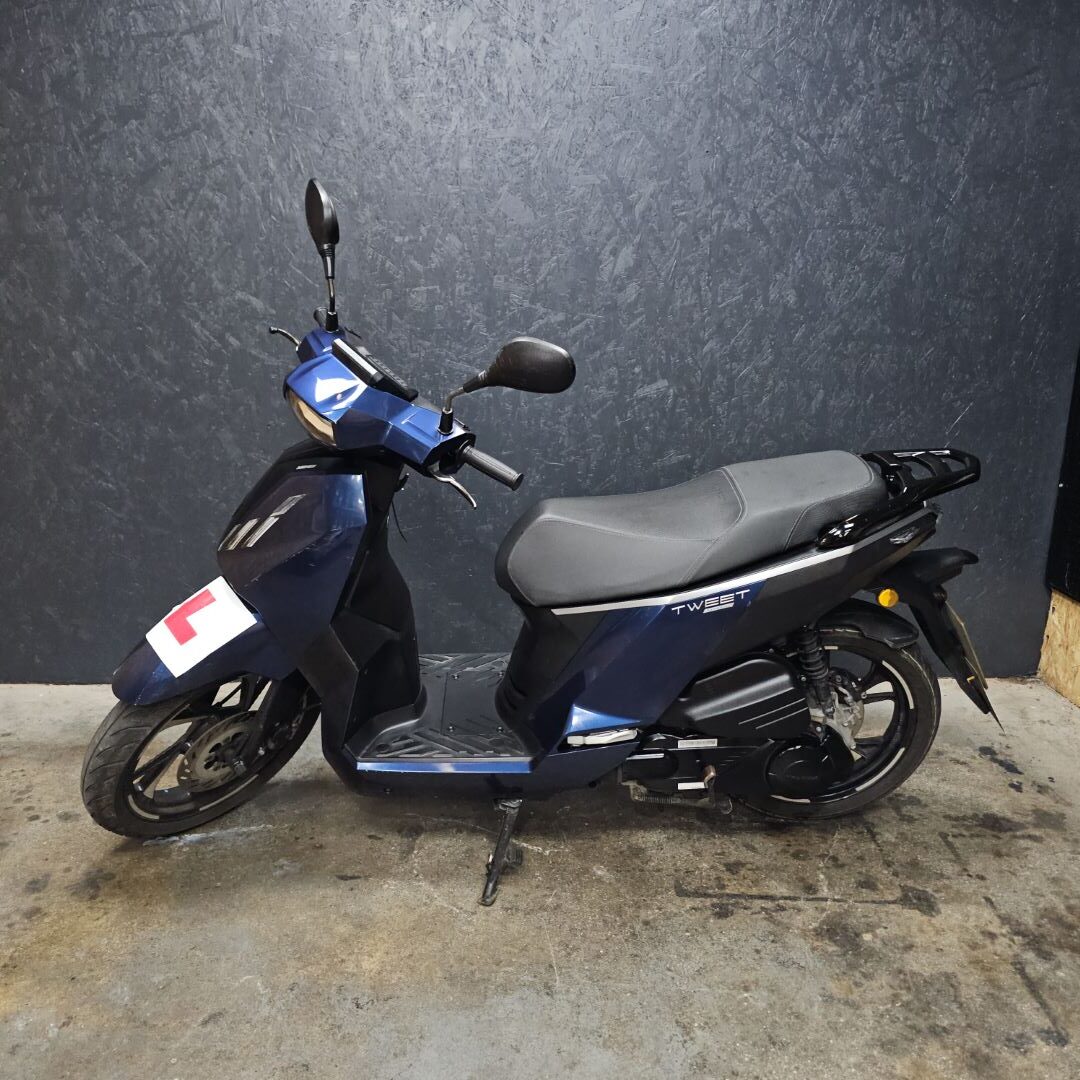 2025 Peugeot Tweet 125 – Learner Legal Scooter – 8558 Miles – Ready To Ride Away